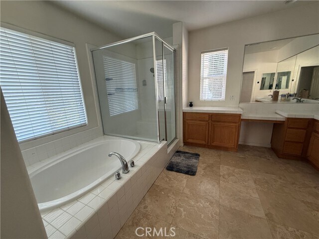 Building Photo - 3 Hollinwood