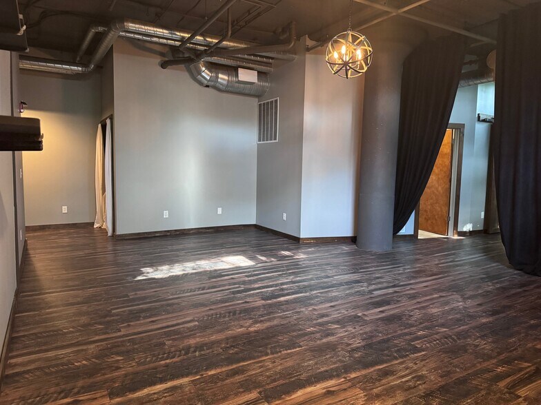 Building Photo - 8205 Franklin Blvd