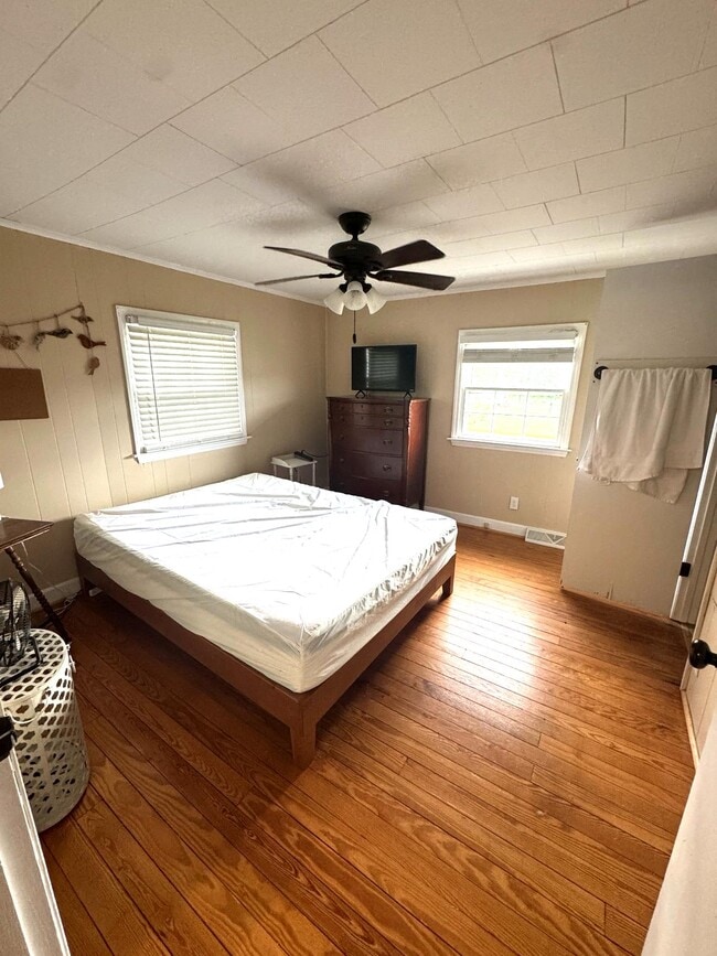 Building Photo - 820 Brown Rd