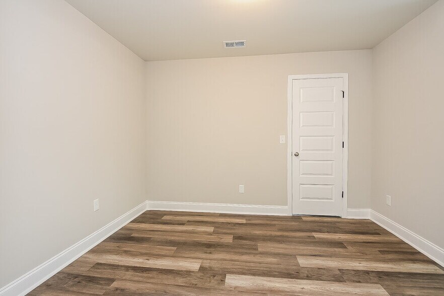 Building Photo - 77 Rosemont Ct