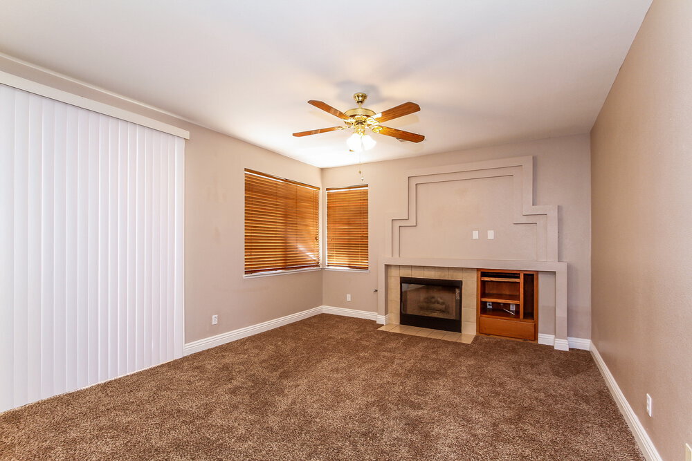 Building Photo - 261 Mariposa Way