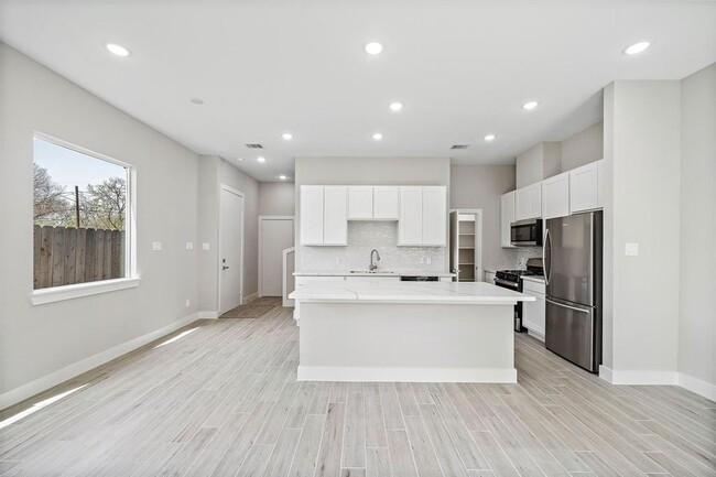 Building Photo - 4536 Sunflower St