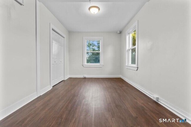 Building Photo - 57 E Main St