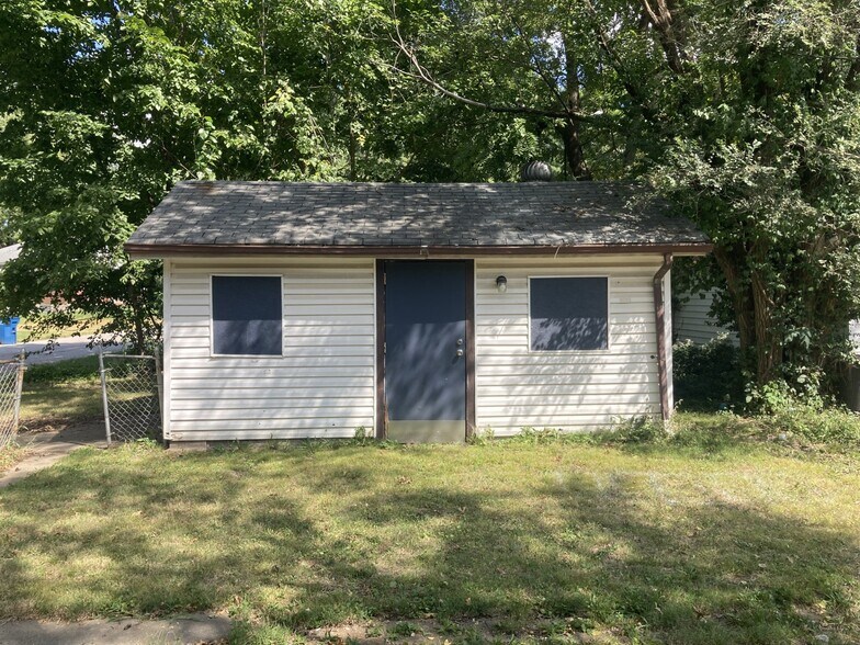 Garage with Plenty of Storage - 324 Newell Dr