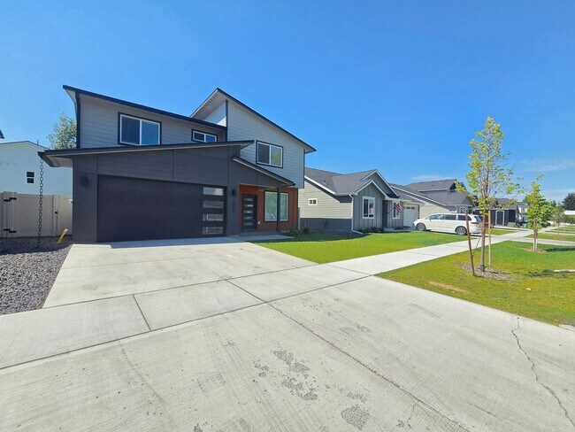 Building Photo - $2,500 - 4 Bed / 2.5 Stunning Home in Five Mile Prairie Neighborhood