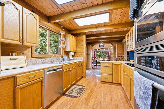 Building Photo - 6060 Kilimanjaro Dr
