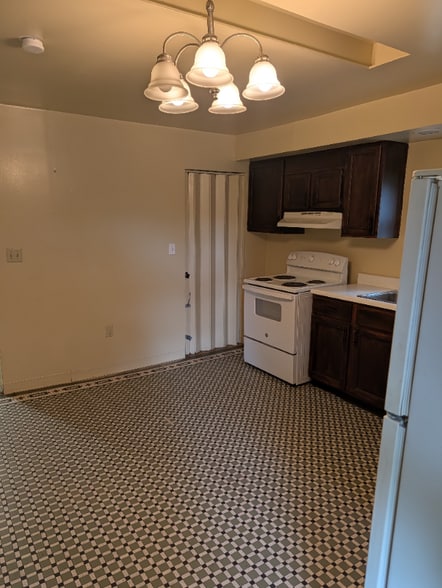 Primary Photo - 518 N Main Ave