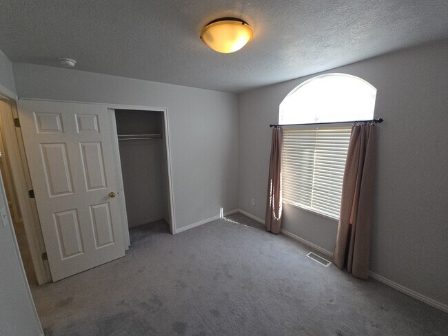 Building Photo - 1361 N 325 E