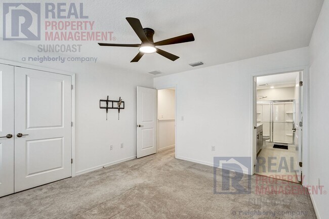 Building Photo - 8937 Daybreak St