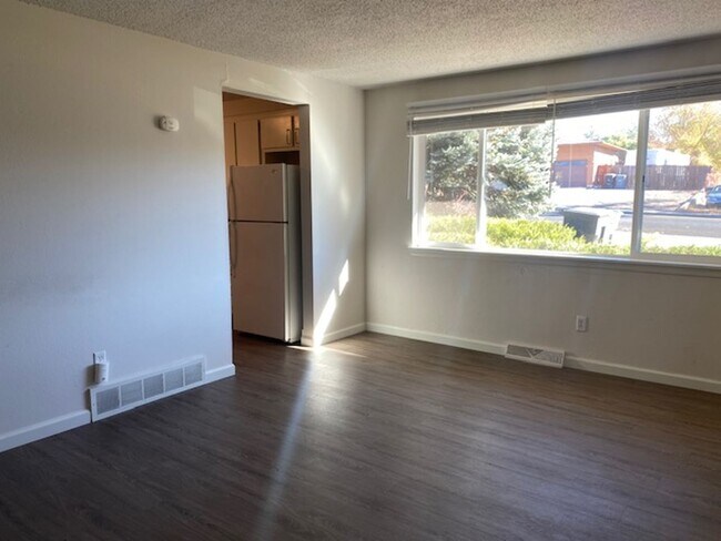 Building Photo - 1 Bedroom & 1 Bath Duplex