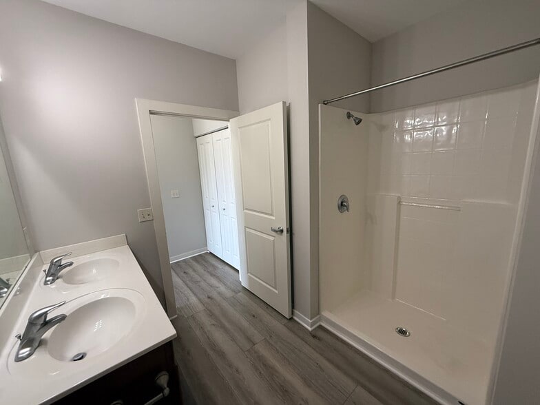Building Photo - 3540 Library Dr