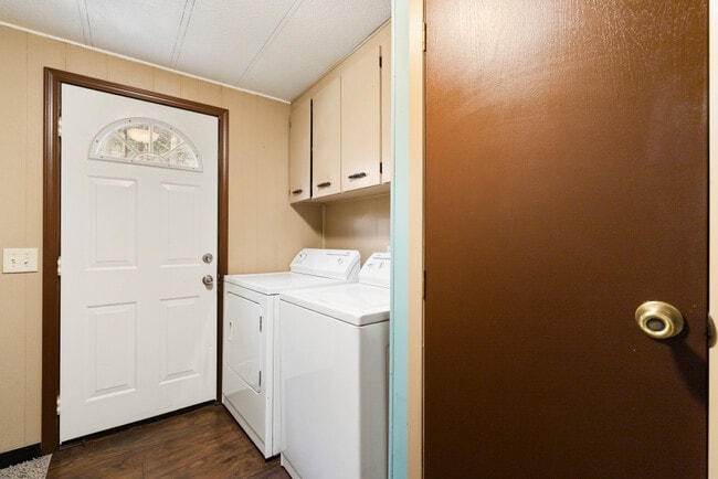 Building Photo - 18010 Ponderosa Ln