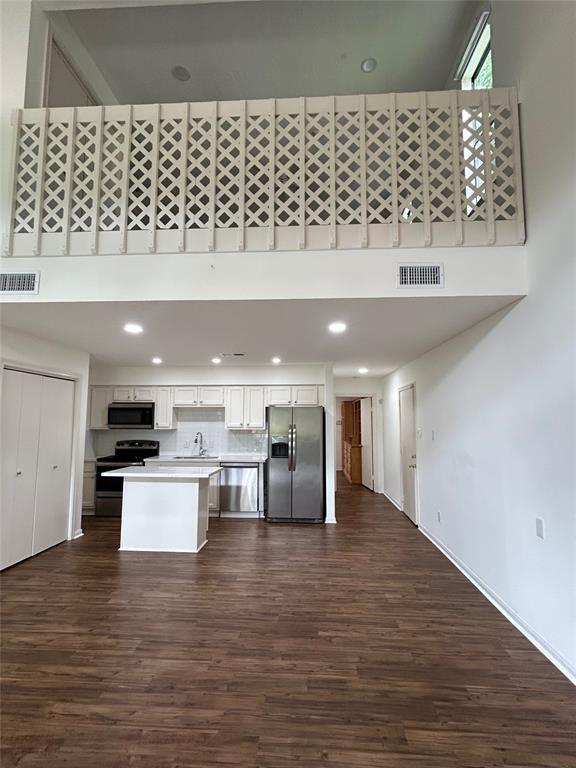 Building Photo - 12755 Mill Ridge Dr