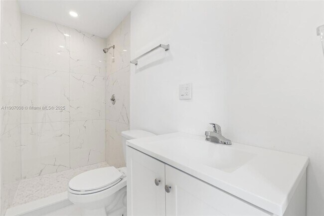 Building Photo - 2385 SW 17th St