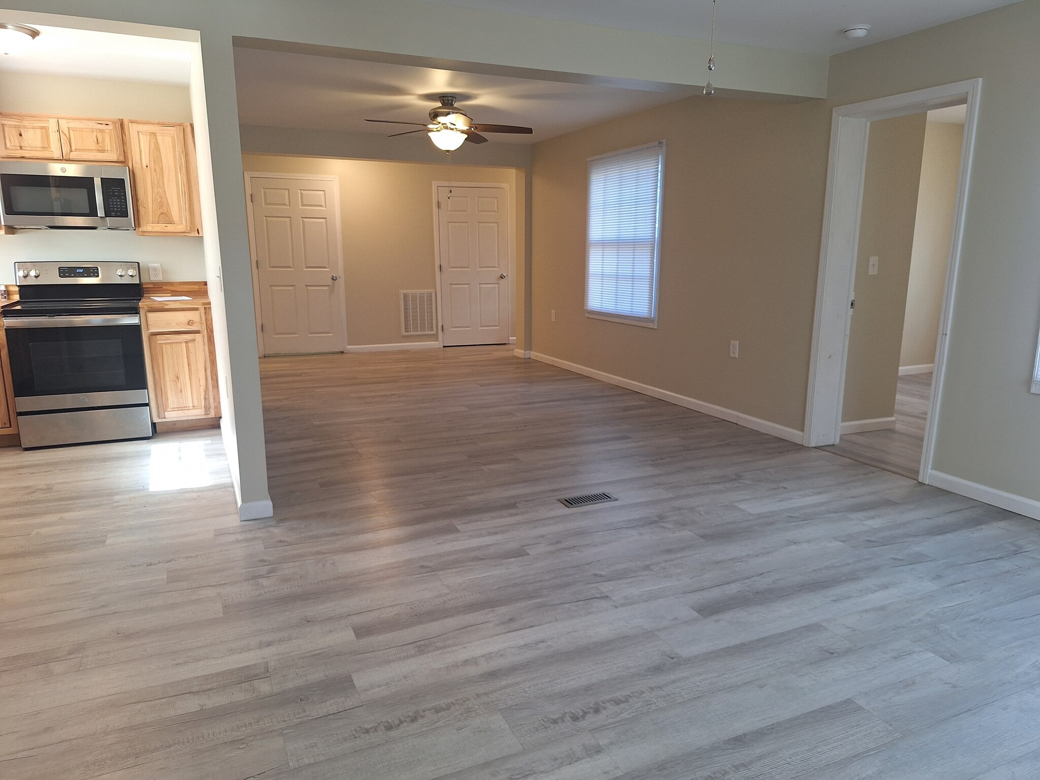 Living Room/Dining - 547 Ronceverte Ave