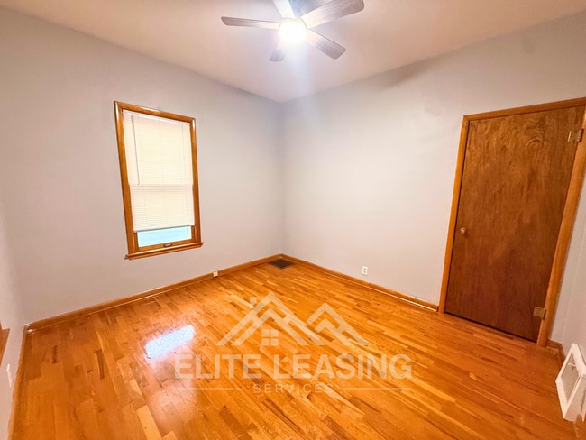 Building Photo - 528 NE Ohio Ave