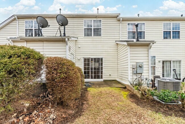 Building Photo - Conveniently located 2-bedroom, 2.5-bathroom home in Morrisville, NC