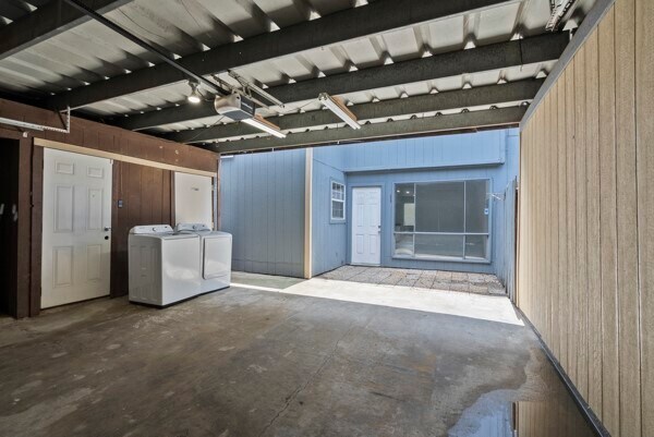 Building Photo - 9005 Imogene St