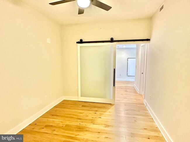 Building Photo - 1211 Van St SE