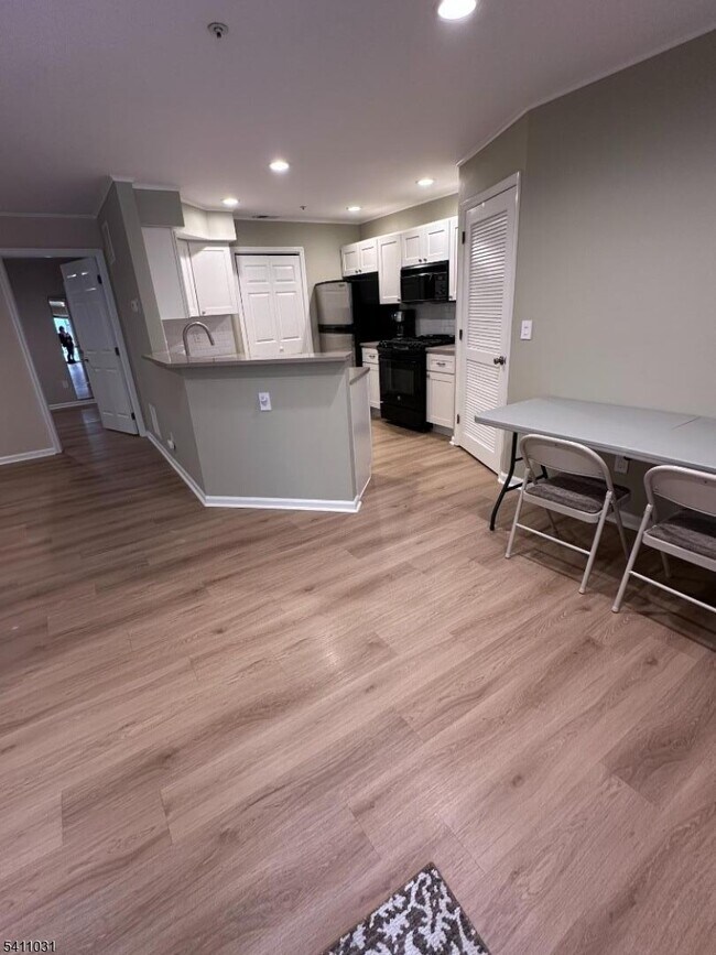 Building Photo - 4609 Tudor Dr