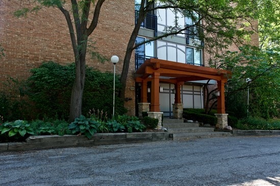 Building Photo - 1833 Four Lakes Ave