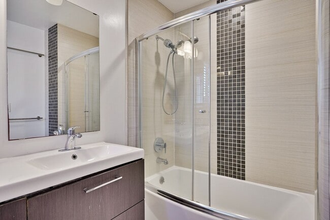 Building Photo - Updated 3 bedroom , 2 bath home in Mountai...