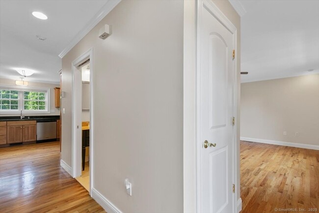 Building Photo - 400 Burr St