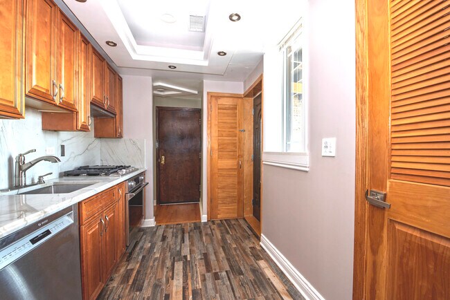Building Photo - 6414 N Albany Ave