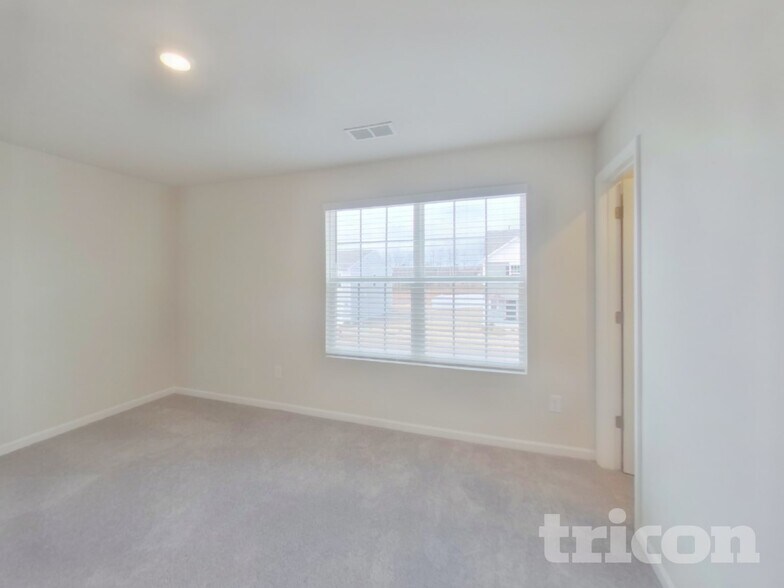 Building Photo - 2115 Brechin Rd