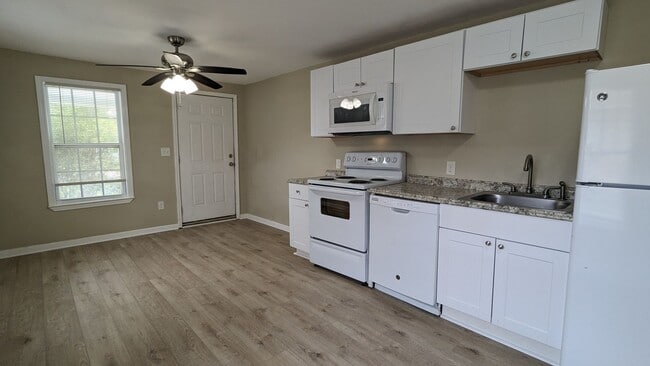 Building Photo - 204 Brigadier St