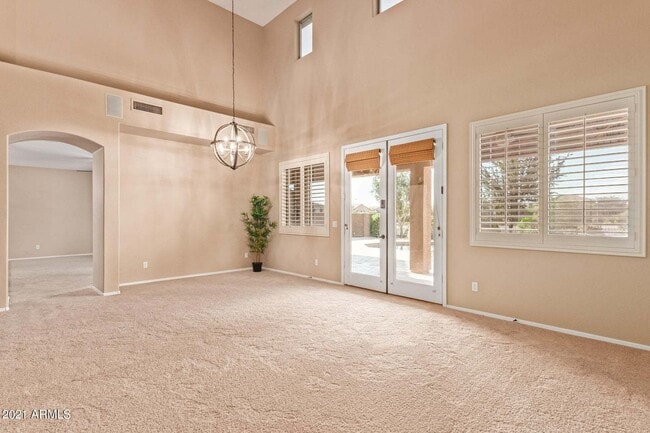 Building Photo - Eagle Glen Cul-de-sac Beauty