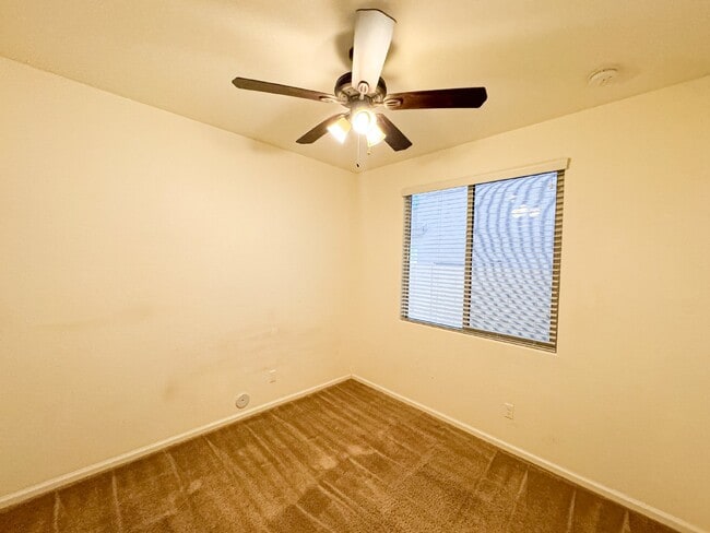 Building Photo - 27283 N 75th Dr