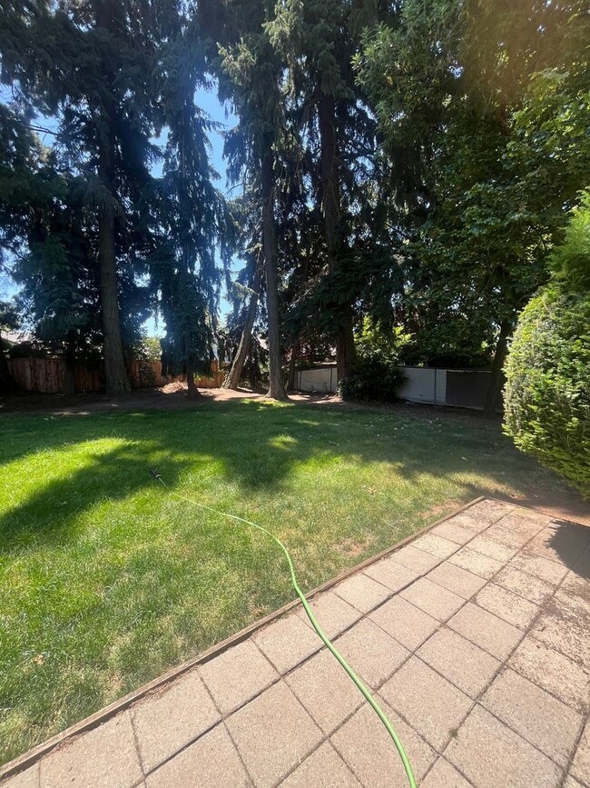 Building Photo - 3-Bedroom 1-Bathroom home in Eugene