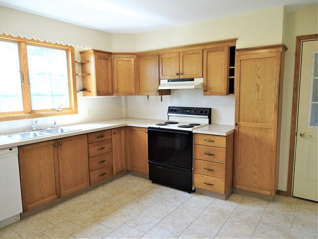 Building Photo - 534 Old Akron Rd