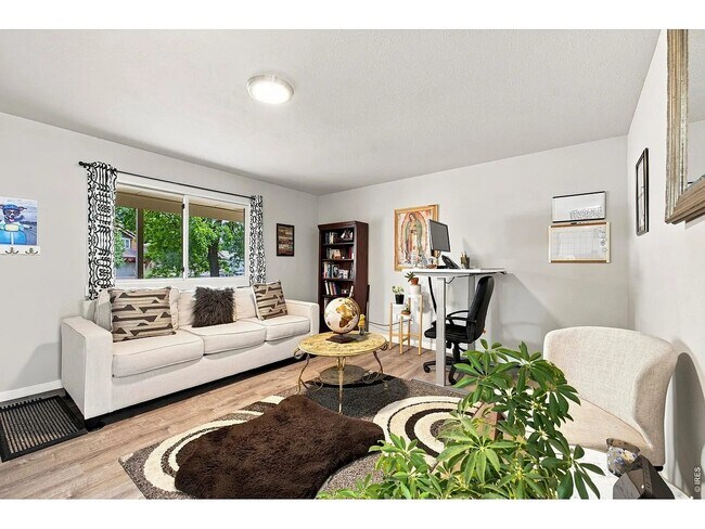 Building Photo - 2431 Sunstone Dr