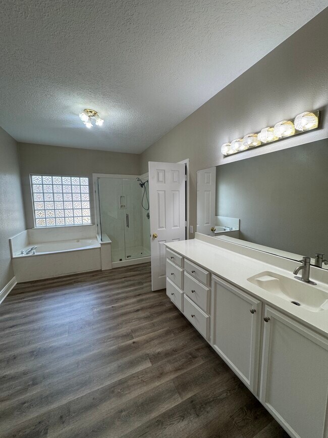 Building Photo - 201 Pebble Springs Ln