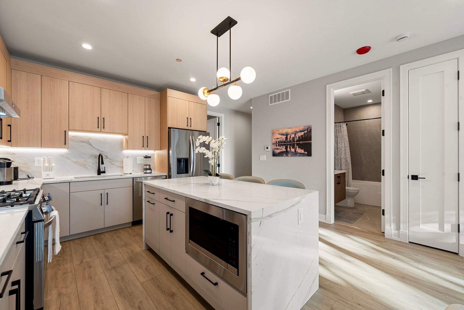 Building Photo - 2344 W Polk St