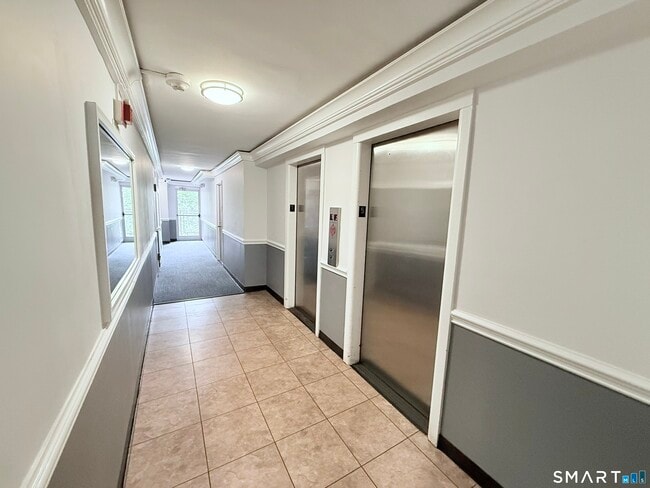 Building Photo - 71 Strawberry Hill Ave