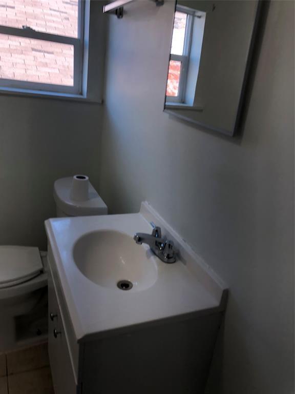 Building Photo - 712 40th St