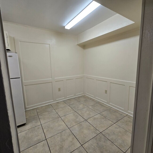 Building Photo - 8556 Leake Ave