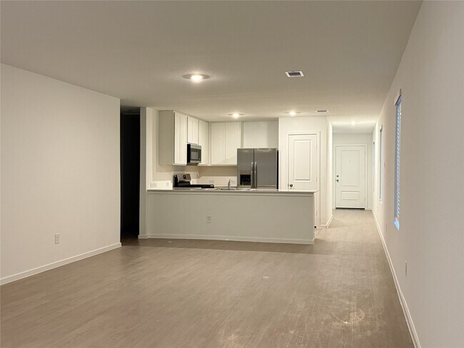 Building Photo - 16802 Old Wagon Wy