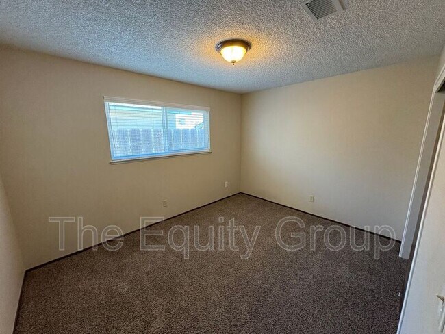 Building Photo - 294 E Julia Way