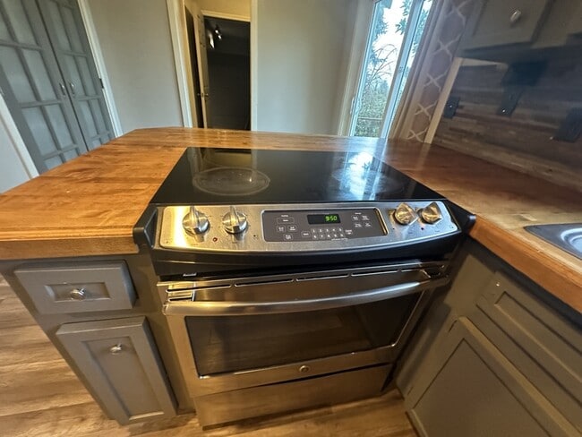 Building Photo - 24574 SW Ladd Hill Rd