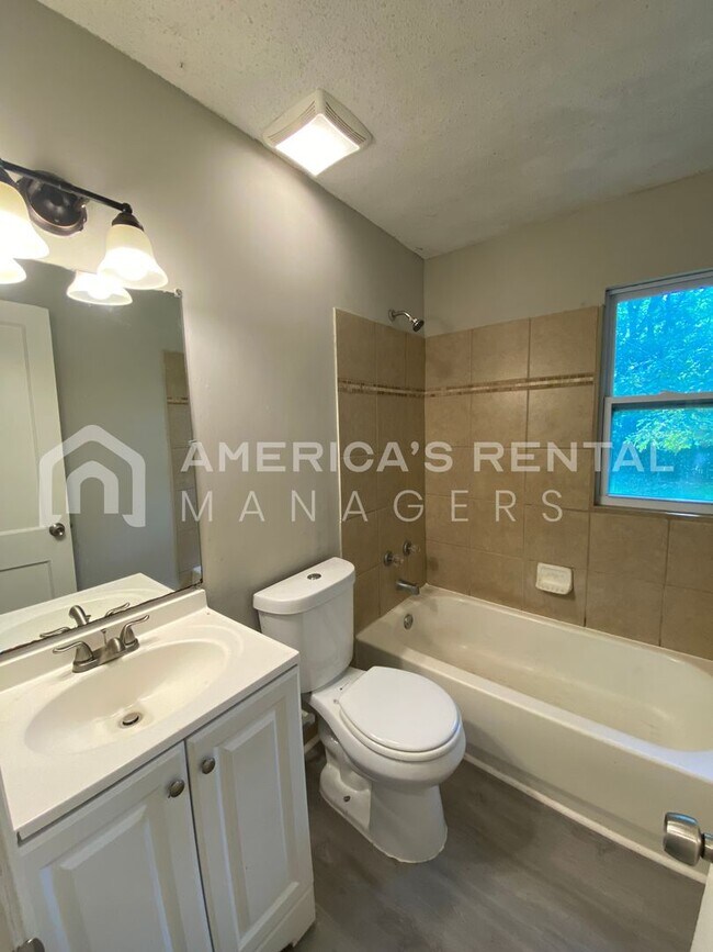 Building Photo - Home for rent in Midfield!