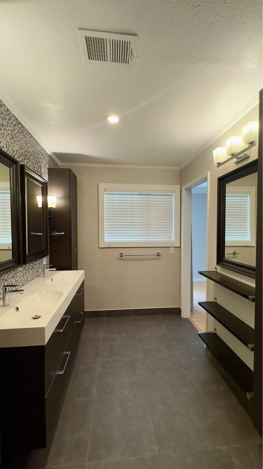 Building Photo - 3339 W Cambridge Ave