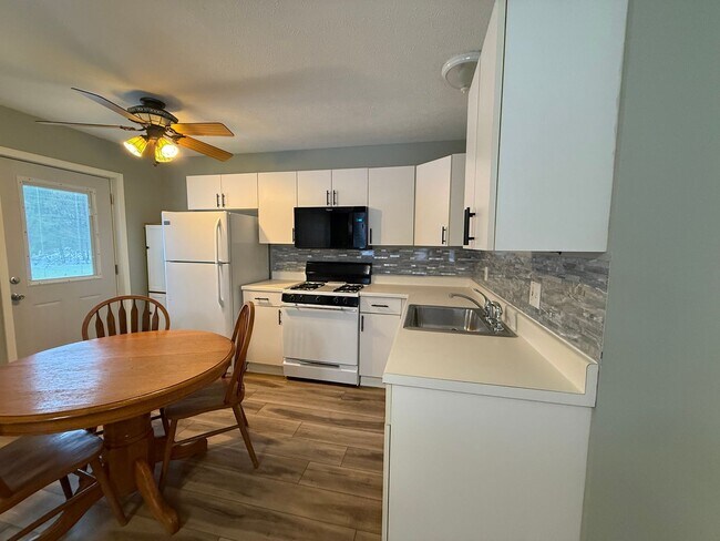 Building Photo - 5093 M-37