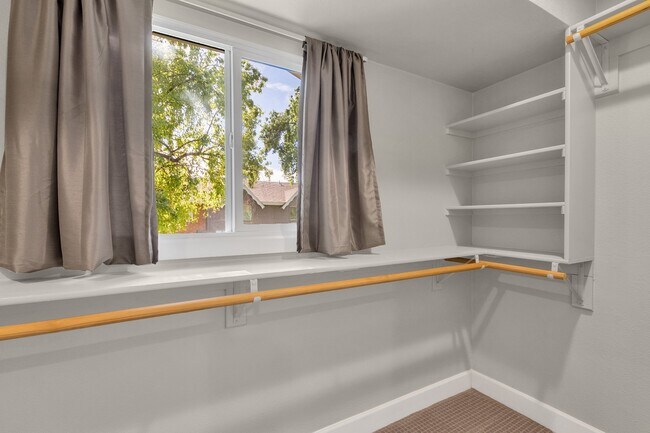 Building Photo - 6165 N Granite Reef Rd