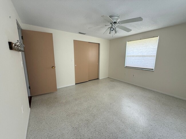 Building Photo - 2/2 with Fenced Yard, Garage and Laundry, Available Now!