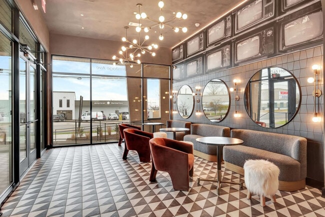 Building Photo - 245 Hermitage Ave