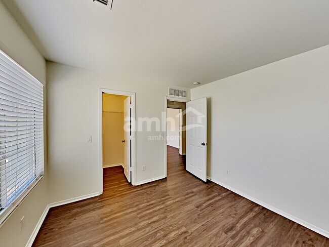 Building Photo - 11319 W Mariposa Dr